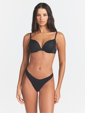 Skims• NWT wireless lightly lined bra